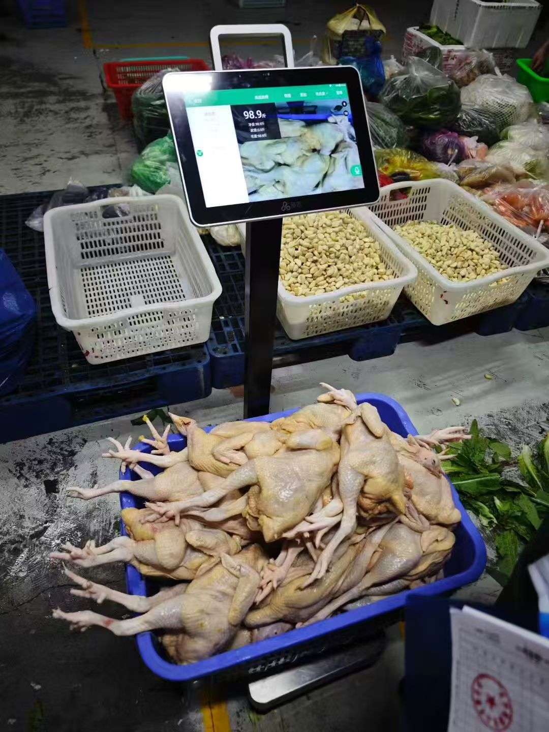 餐链智能秤在客户收货现场记录食材验收